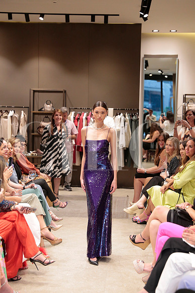 Modelos de Rafa Zuñiga vistiendo Max Mara 167