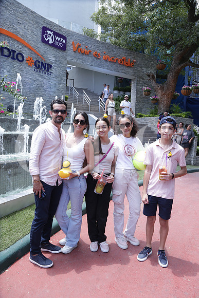 Manuel Gómez, Adriana Esquivel, Camila Gómez, Carol Gómez y Ulises Gómez 0