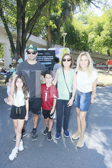 Gema Fernández, Marcelo Fernández, Gelo Fernández, Leticia Flores y Daniela Flores (2)