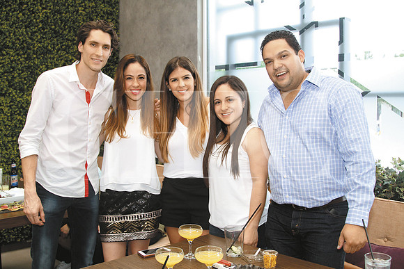 Adrian Nevarez, Lizy Suess, Mariana Zermeño, Dany Sues y Mauricio Manrique
