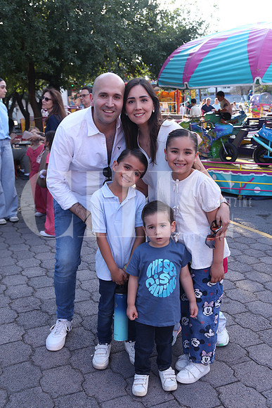Andrés Gallegos, Daniela Mendiola, Andrés Gallegos, Isablella Gallegos y Fernando Gallegos 0