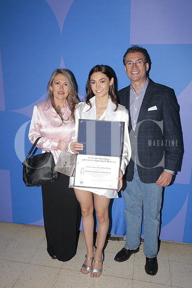 Sonia Garza, Emilia Ximena de la Garza y Jaime de la Garza 2