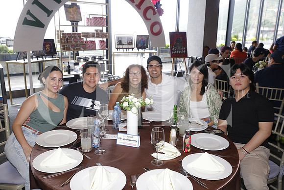 Jazmin Aguirre, Ernesto Bazan, Maricela Garza, Israel Guajardo, Cynthia Sanchez y Lou Sanchez