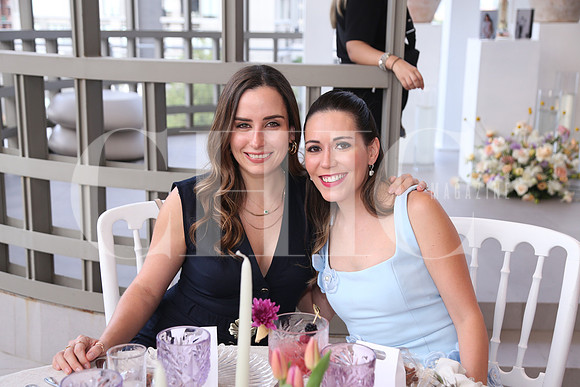 Ale Garza y Sofia Garza 0