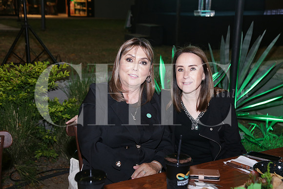 Martha de la Garza y Vicky Escamilla