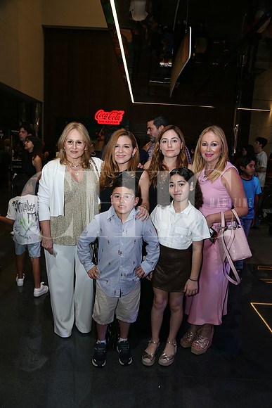 Lily Ayala, Lily Pierce, Deborah Pierce, Marcela Ayala, Alex Lozano y Natalia Lozano 0