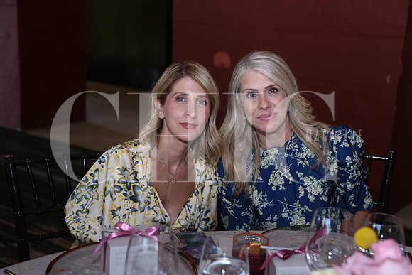 Gaby Robles de Garza y Claudia Toledano0