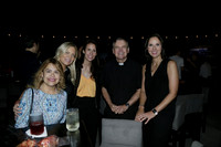Camelia Camacho Pirscila Valades, Yusara González, Padre Patrick y Yolis Cárdenas