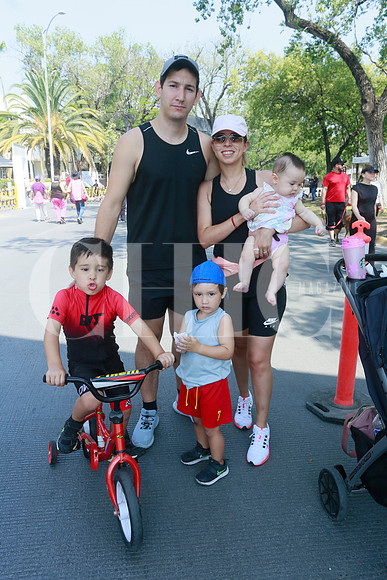 Alvaro Tamez, Jaquelin Cornejo, Alvaro Tamez, Mario Tamez y Roberta Tamez