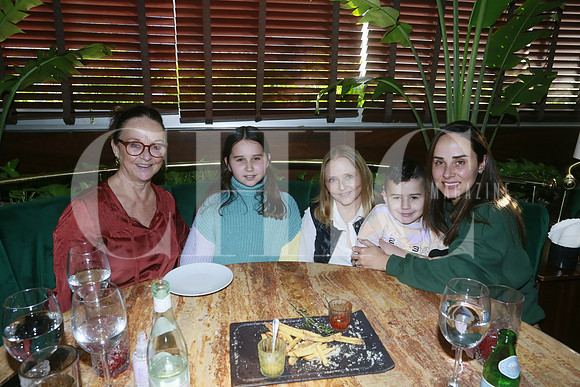 (La Madalena) Cecilia Sheridan, Regina Villarreal Bernardo Villarreal, Margarita Sheridan y Florencia Villa