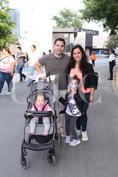 Abraham López, Maricarmen Pérez, Chiara López y Belen López 1