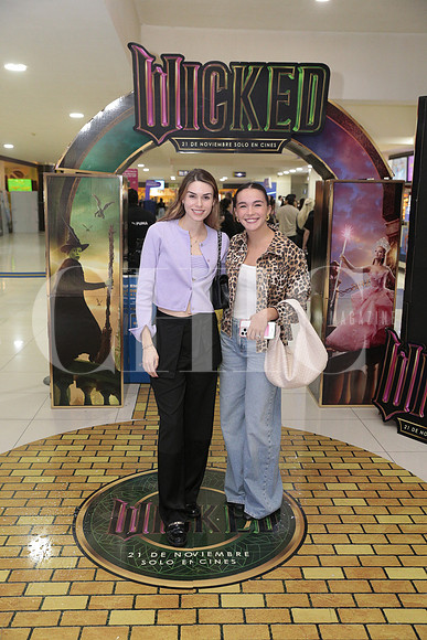 Paola Ruiz y Camila Saracho 2