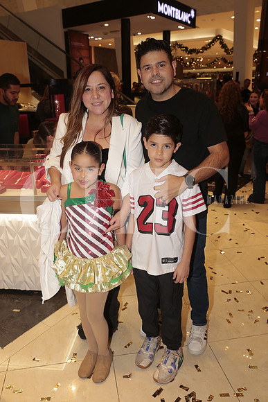 Samantha Monarrez, Francisco Hinojosa, Javier Hinojosa y Camila Hinojosa 1