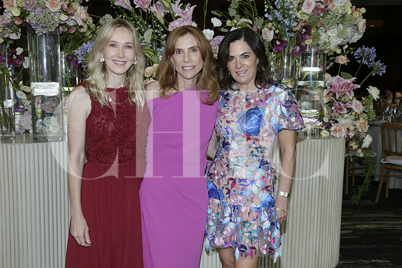 Lorena Gutíerrez, Mayela Dakaret de Andonie y Alba Flores