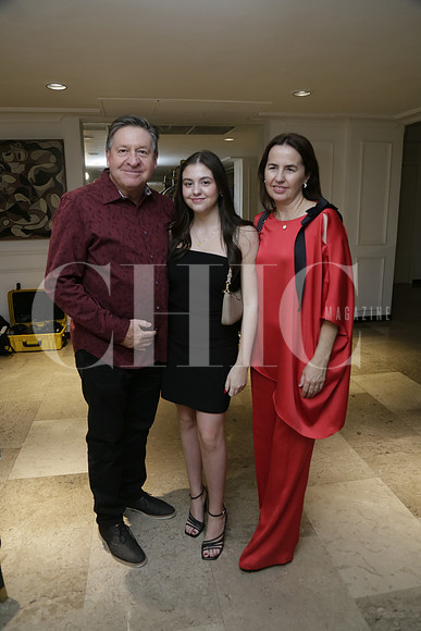 Mario Santos, Anabella Santos y Janet Rabizé de Santos (3)