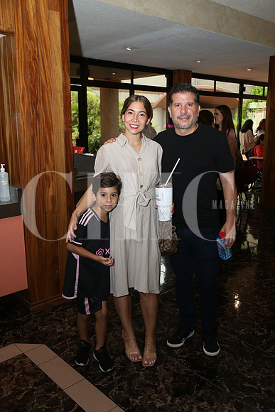 Santiago Contreras, Karla Villarreal de Conteras y Pedro Contreras 0