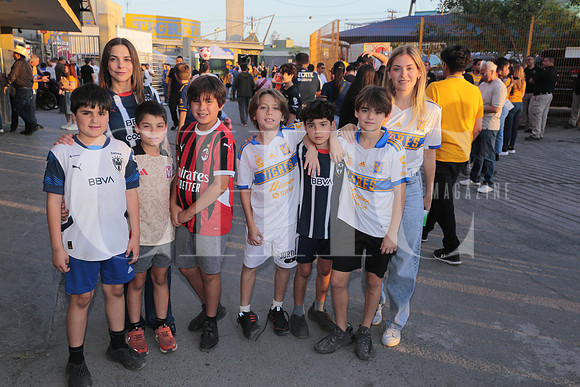 Dnaiela Treviño, Santiago Cortés, Leo Mercado, Fede Seyffert, Max Cortés, Felipe Chapa, Eugenio Martínez y Cristy Martínez 2