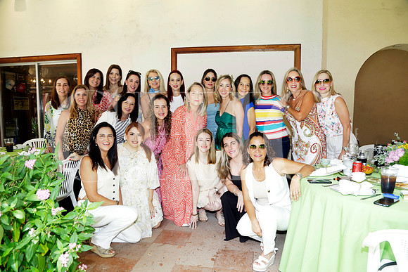 Adriana Zavala y amigas (3)