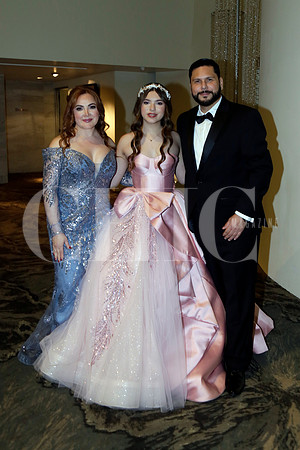 Mayra Valdez, Mariana Garza y Adrian Garza