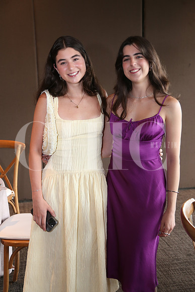 Paloma García y Mariana García 0