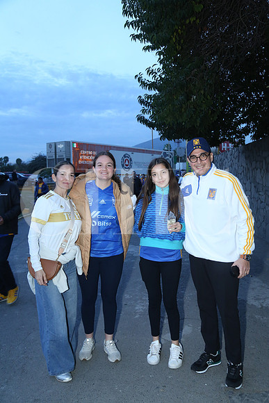Cristi Valdéz, Ana Cristina López, Sofia López y José Francisco López 0