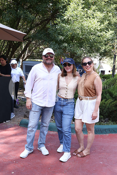 Arnoldo Cantú,Camila Cantú y Adriana Rodríguez 0