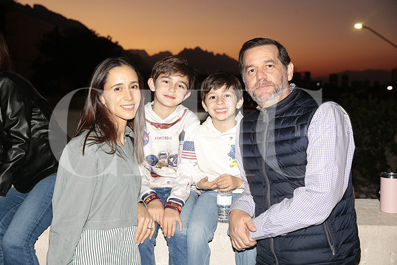 Stephanie Santos, Federico Satos, Alejandro Santos y Fede Santos 3