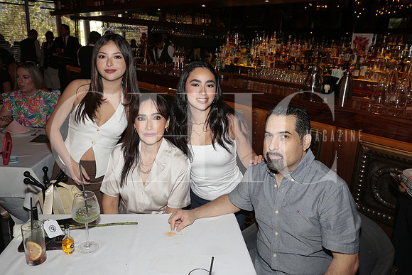 Vanessa Varela, Patricia Martinez, Fabiola Varela y Gustavo Varela 4