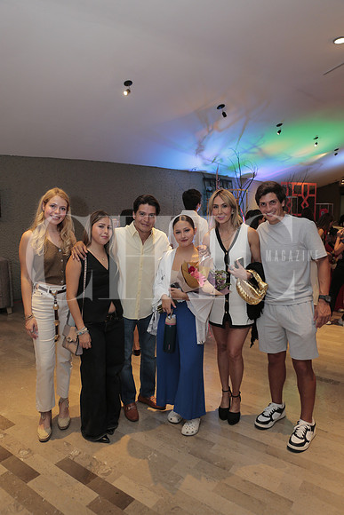 Miriam Gonzalez, Isabella Freeman, Abraham Freeman, Sylvia Cortés, Sylvana Freeman y Hector Gonzalez 3