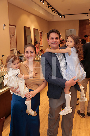 Elisa Castillon, Ingrid Legorreta, Luis Castillon y Aurora Castillon 5