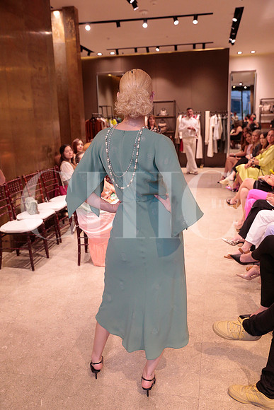 Modelos de Rafa Zuñiga vistiendo Max Mara 184
