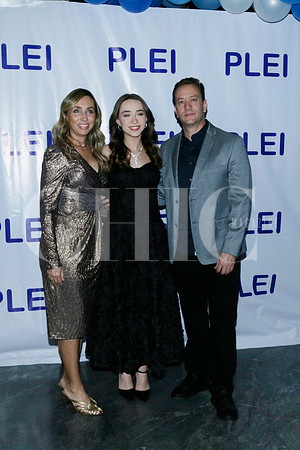 Angeles Treviño, Loretta Veiga y Cesario Veiga (3)