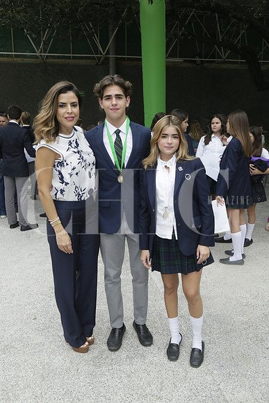 Greta Salinas de Medina, Rodrigo Medina y Roberta Medina (2)