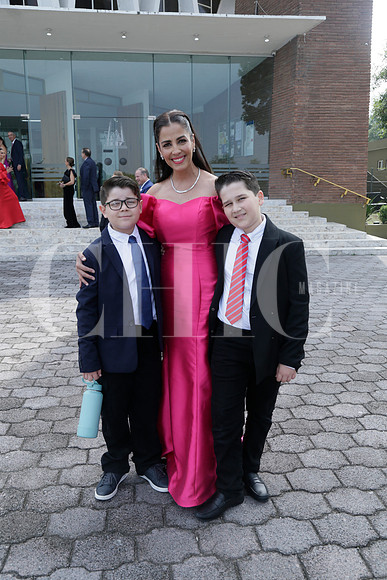 Emiliano Hinojosa, Lucia Saénz y Diego Hinojosa