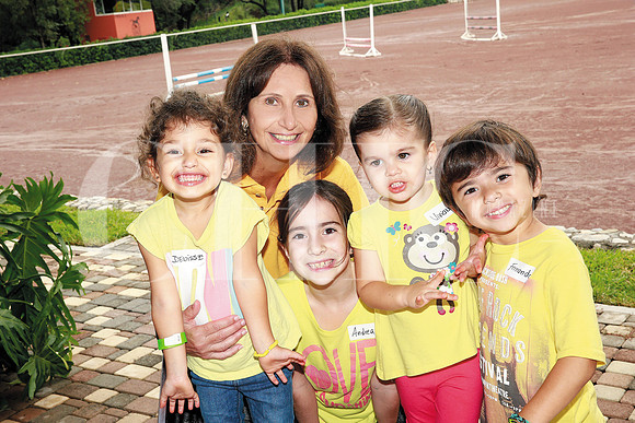 Denisse Cantú, Rosa Alicia de Cantú, Andrea Villalvazo, Viviana Cuervo y Fernando Villalvazo