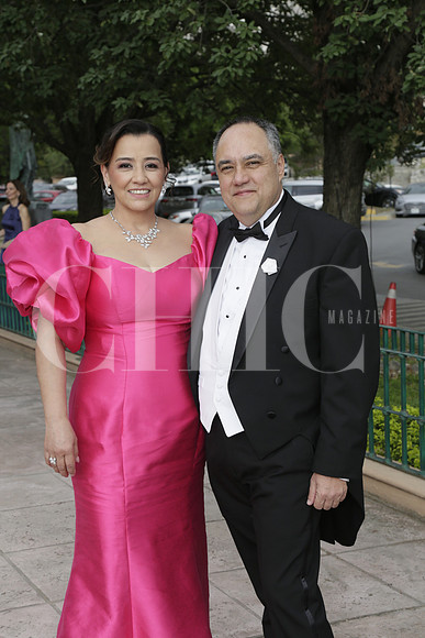 Monserrat Rosales y Luis Loyola ( Papás Novio) JPG