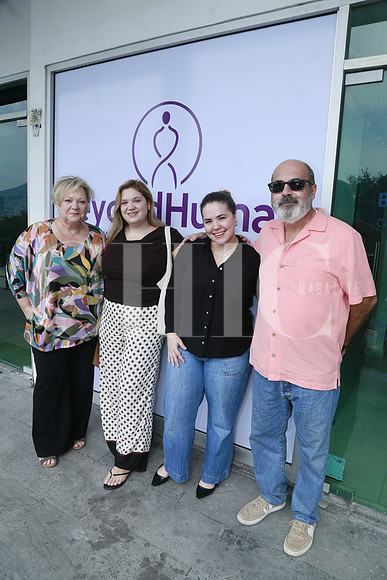 Margo Iga, Daniela Iga, Andrea Iga y Carlos Iga (4)