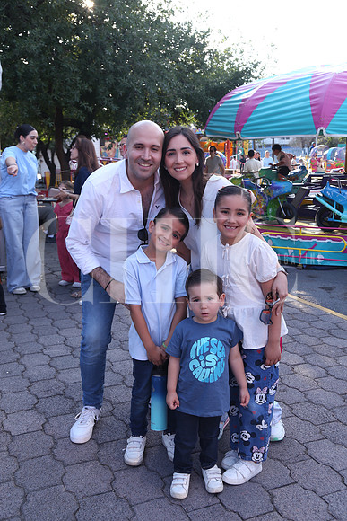 Andrés Gallegos, Daniela Mendiola, Andrés Gallegos, Isablella Gallegos y Fernando Gallegos 1