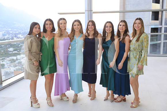 Vera Del Valle, Marisol Garza, Vale Serrato, Dany Serrato, Cordelia Serrato, Ana Lucia Paez, Mariana Ochoa, Gabriela Tourrent y Ana Vale Lozano 5
