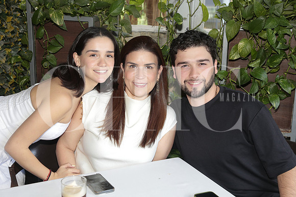 Cordelia Molina, Marcela Cueva y Diego Molina 2