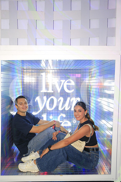 Gabriela Cisneros y Angel Galindo 1