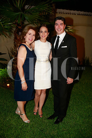 Ana Rosa Herrera de Salinas, Ana Cristina Salinas y Héctor Carranza
