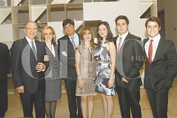 Héctor Medina, Nina Zambrano, Hernán Zambrano. Cecilia Reyes de Zambrano, Viviana Zambrano, Gabriel Zambrano y Andrés Zambrano