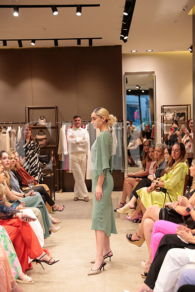 Modelos de Rafa Zuñiga vistiendo Max Mara 180