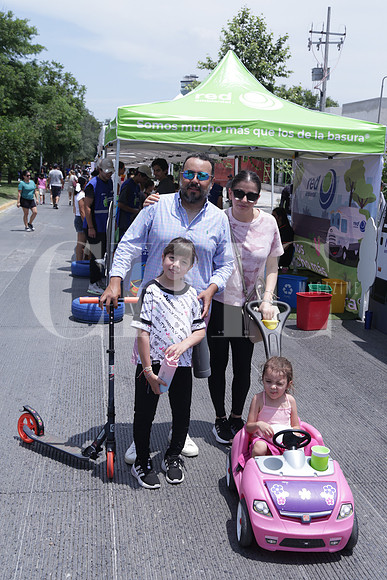 Alfonso Loera, Monserrat Garciá y Emma Sofia Loera 1