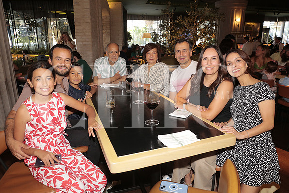Fernanda Martinez, Luis Gustavo Velazquez, Isabel Velazquez,Andres Martinez, Eduardo Velazquez, Daniel Martinez, Mina Drexel y Barbara Lozano5