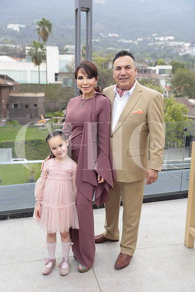 Elena Gonzalez Jimenez, Martha Jimenez y Cesar Jimenez 5