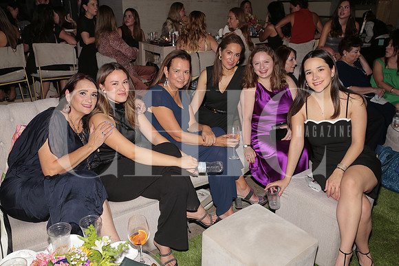 Miriam Ortega, Valeria Abrego, Marcela Ortega, Ivonne Cebrian, Sofia Ortega y Regina Ortega 2