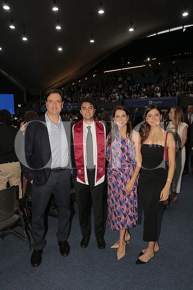 Cesar Chapa, Cesar Chapa, Sylvia Alvarez y Pamela Chapa 3