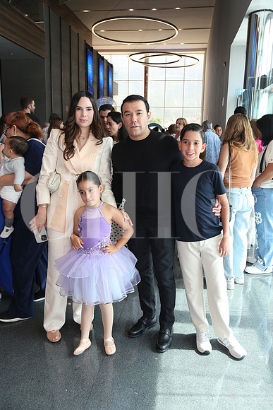 Ana Pau Franco, Jaime Rodríguez, Mar Emilio Rodríguez y Mia Rodríguez 1